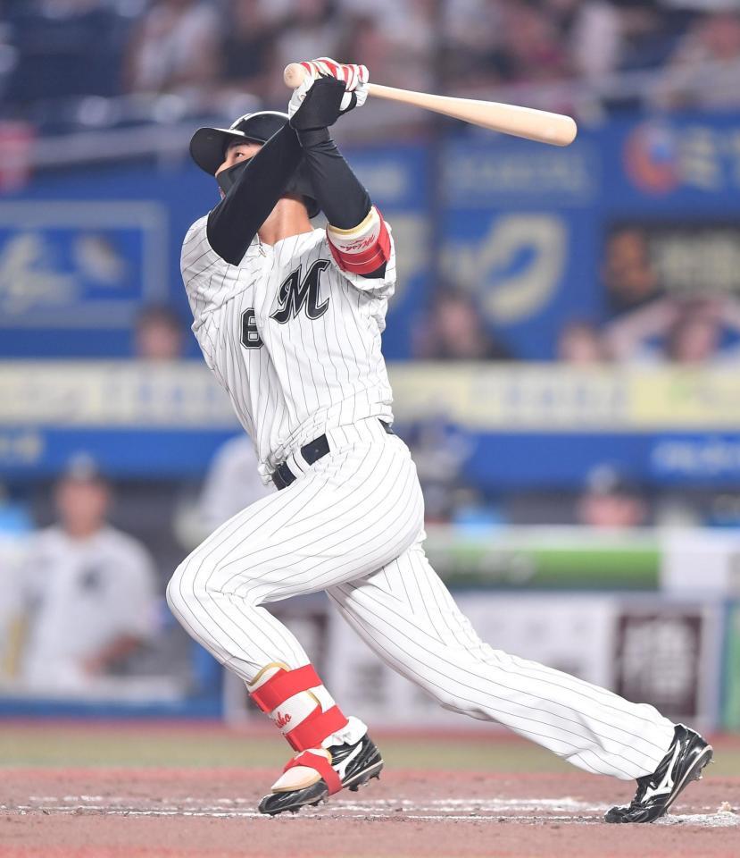 　４回、左越えソロを放つ西川（撮影・開出牧）