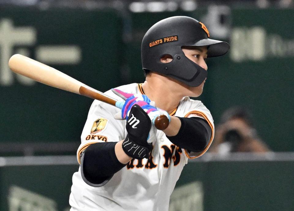 　１回、中山が右前に勝ち越し打を放つ