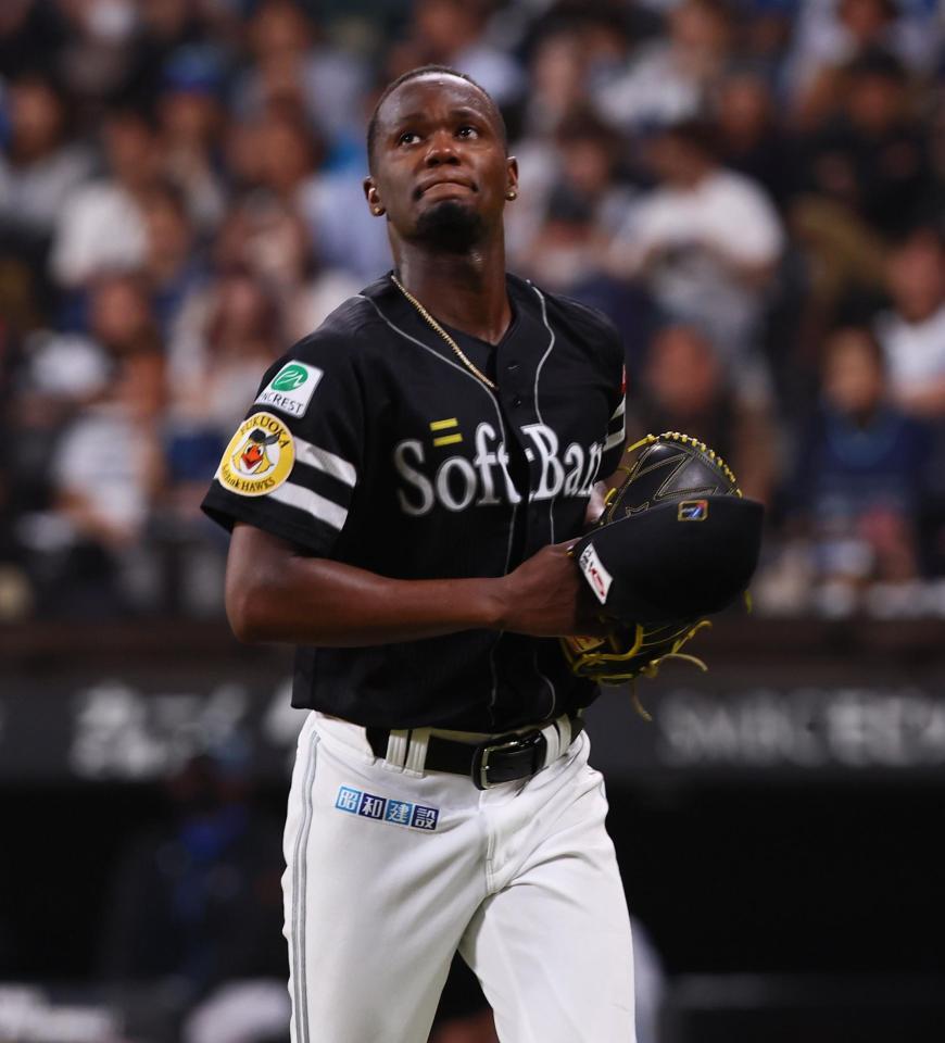 　６回途中で降板するモイネロ（撮影・中島達哉）