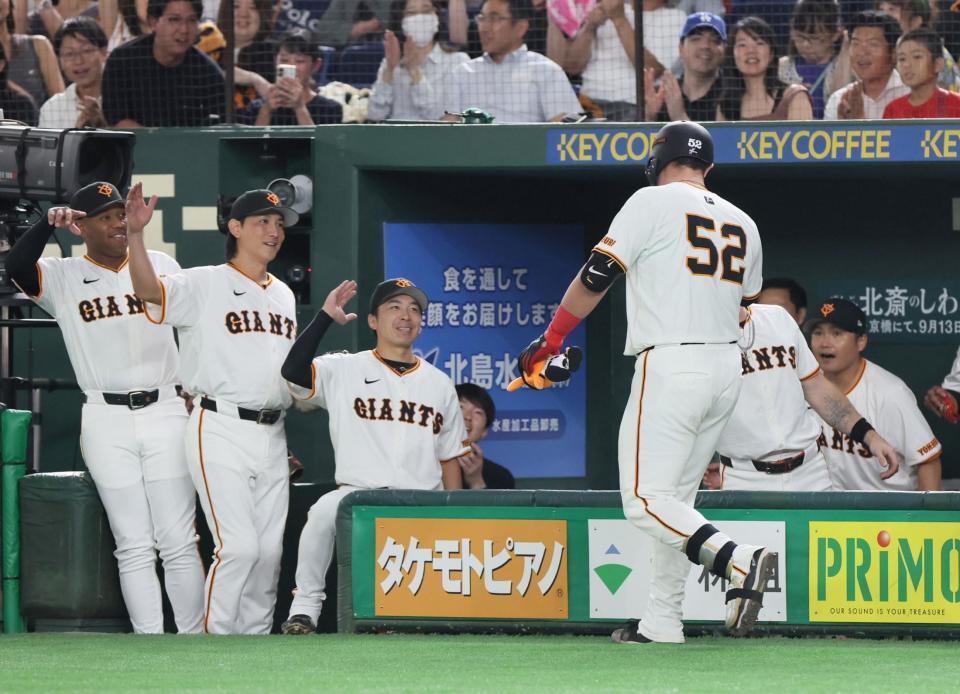 　１回、満塁本塁打を放ったリチャード（５２）＝撮影・石井剣太郎