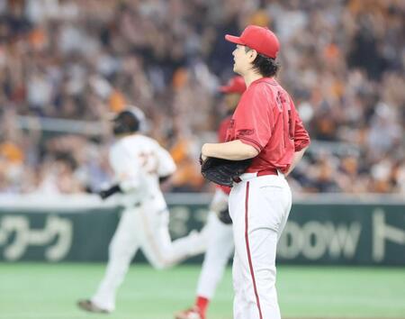 　４回、岸田に同点２ランを許した大瀬良（撮影・石井剣太郎）