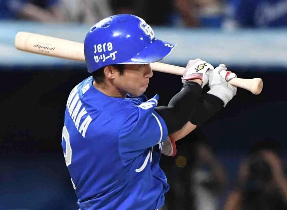 　８回、田中は左前適時打を放つ（撮影・佐藤厚）