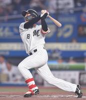 　１回、先制の左越えソロを放つ西川（撮影・開出牧）