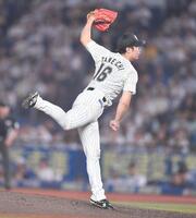 　８回、マウンドで躍動する種市（撮影・開出牧）