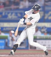 　２回、右越え適時三塁打を放つ高部