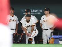 　敗戦に厳しい表情の阿部監督（撮影・佐々木彰尚）