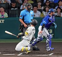 　１回、見逃し三振に倒れる森下（撮影・立川洋一郎）