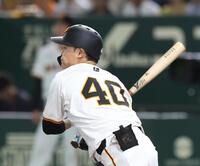 　１回、中山は中前に適時打を放つ（撮影・佐々木彰尚）