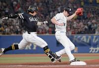 　５回、代打谷川原を一ゴロに打ち取る種市