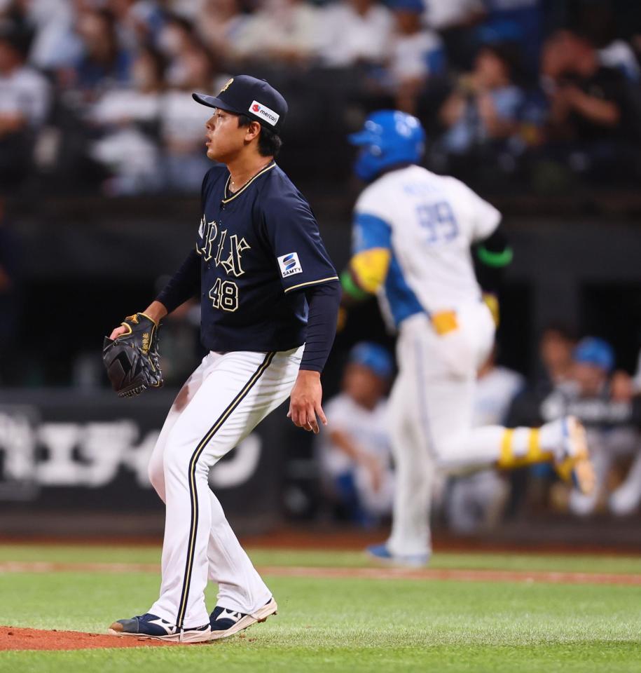 　１回、レイエスに先制打を浴びる東松（撮影・中島達哉）