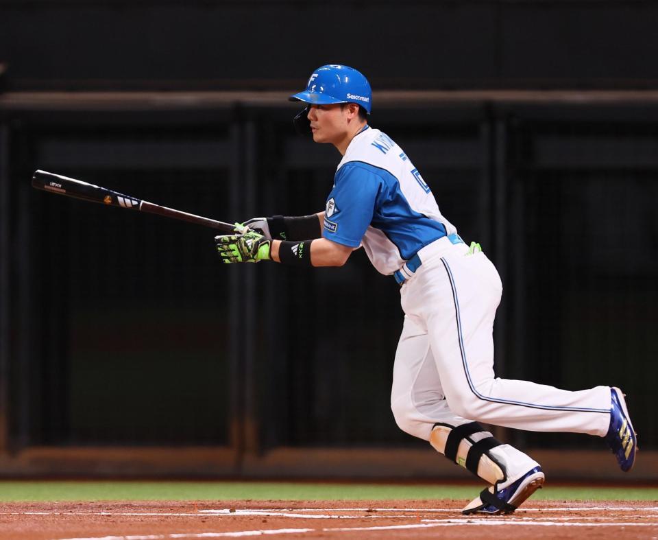 　１回、右前適時打を放つ清宮幸（撮影・中島達哉）