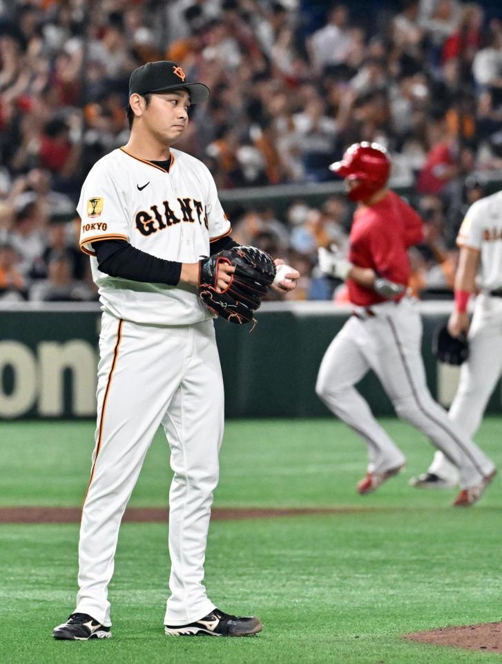 　９回、中村奨に勝ち越しソロを浴びた石川