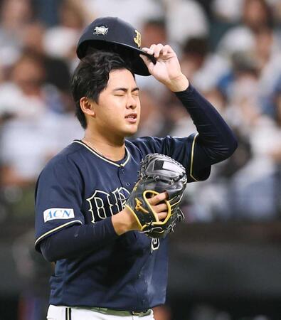 　１回、降板する東松（撮影・中島達哉）