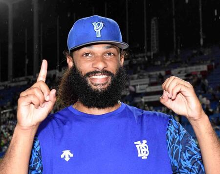 　１０勝目を挙げ笑顔を見せるジャクソン（撮影・佐藤厚）