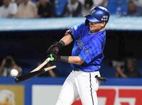 　５回、林はバットを折られ一塁ゴロ（一塁手のオスナが失策）＝撮影・佐藤厚