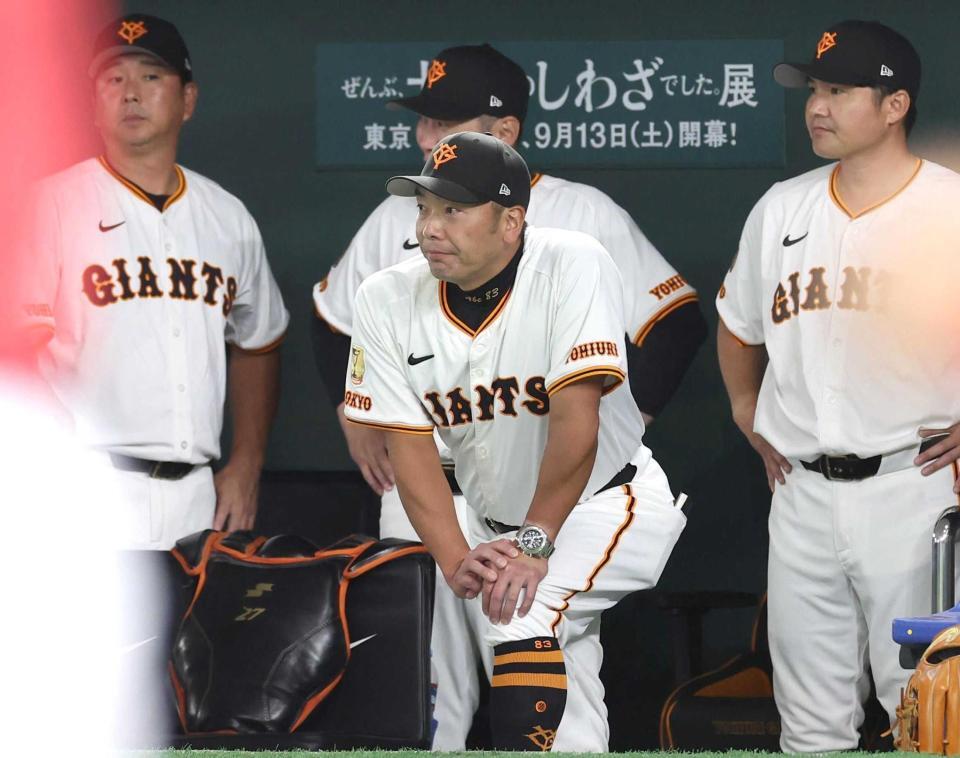 　敗戦に厳しい表情の阿部監督