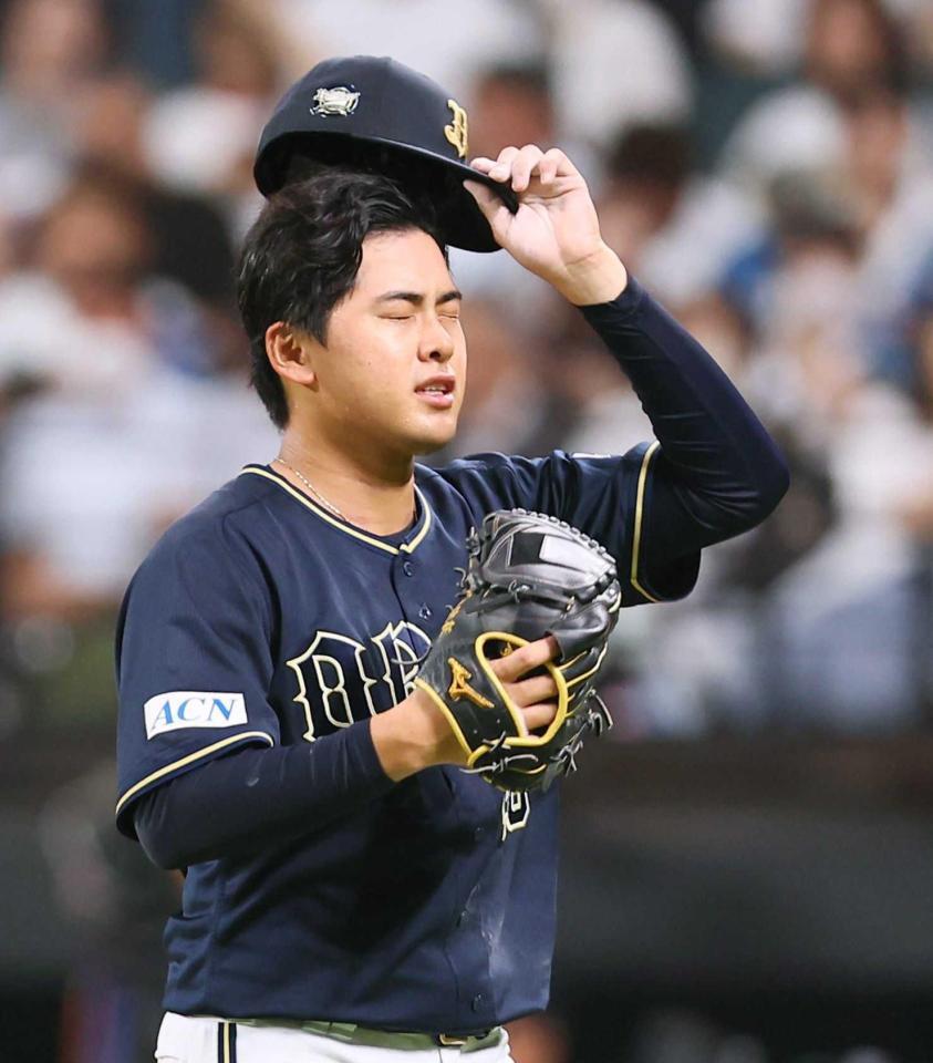 　１回、降板する東松（撮影・中島達哉）