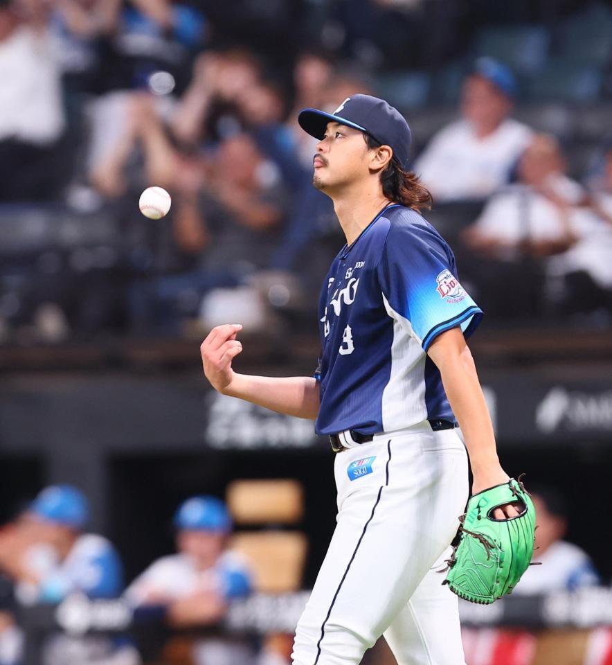 　９回、レイエスにソロを浴びた高橋（撮影・中島達哉）