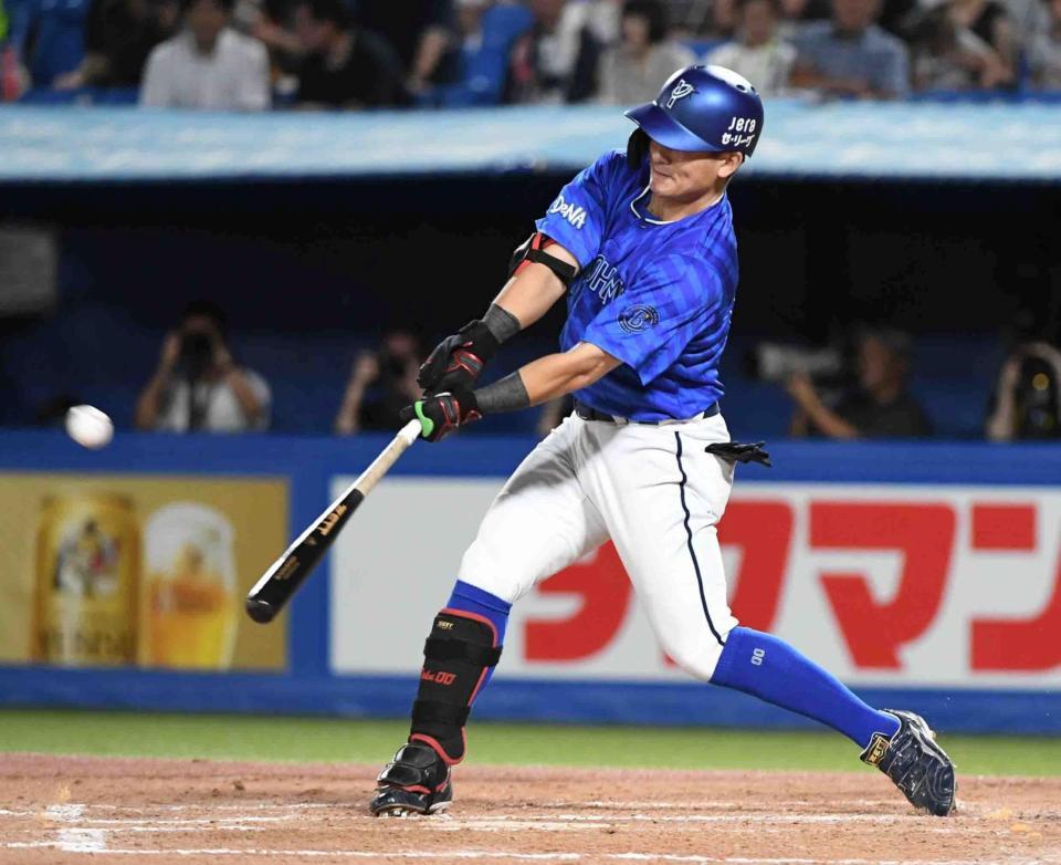 　３回、林は中犠飛を放つ（撮影・佐藤厚）