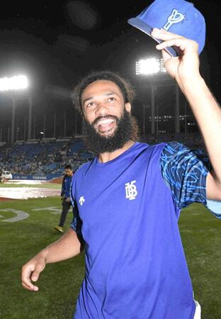 DeNA・ジャクソン 来日初10勝 球団外国人投手で3人目の快挙 「アリガトウゴザイマス」