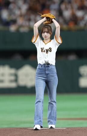 　ファーストピッチセレモニーを務めた桜田ひより（撮影・佐々木彰尚）