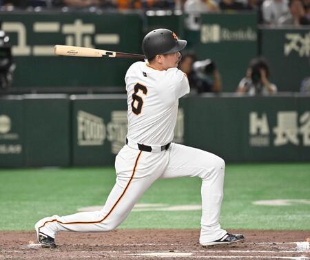 　９回、代打・坂本が中前にサヨナラ２点打を放つ
