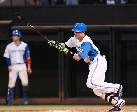 　１１回、サヨナラ適時打を放つ清宮幸（撮影・中島達哉）