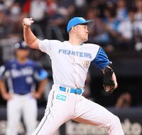 　８回から登板した斎藤（撮影・中島達哉）