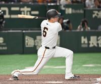 　９回、代打・坂本が中前にサヨナラ２点打を放つ