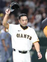 　あいさつをする阿部監督（撮影・佐々木彰尚）