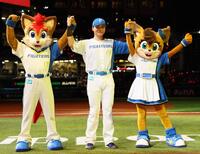 　ガッツポーズをする清宮幸（撮影・中島達哉）