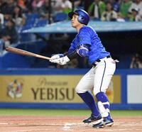 　６回、桑原は左越えに３ランを放つ（撮影・佐藤厚）