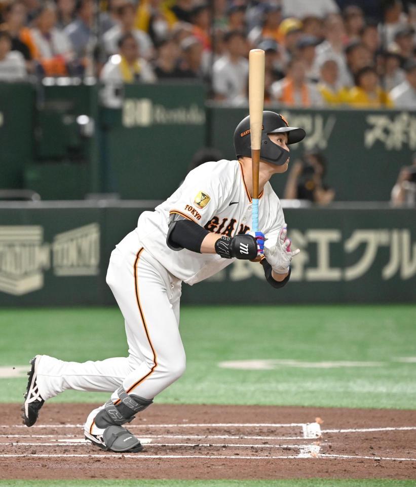 　１回、中山が右越えに満塁本塁打を放つ