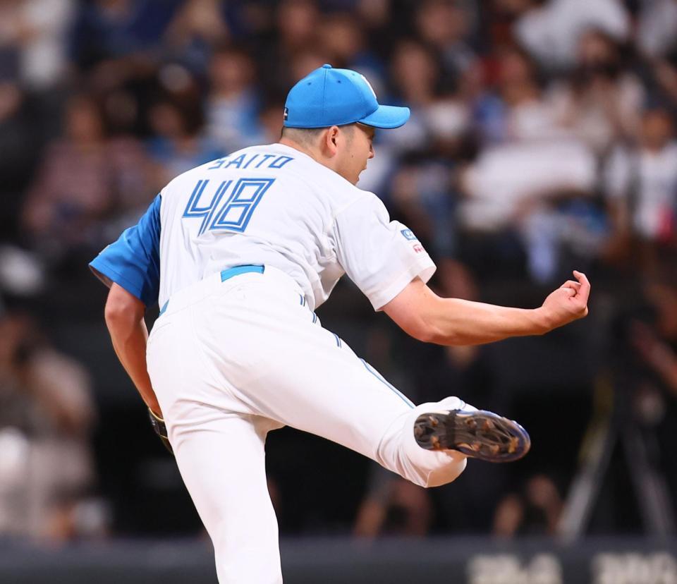 　８回、力投する斎藤（撮影・中島達哉）