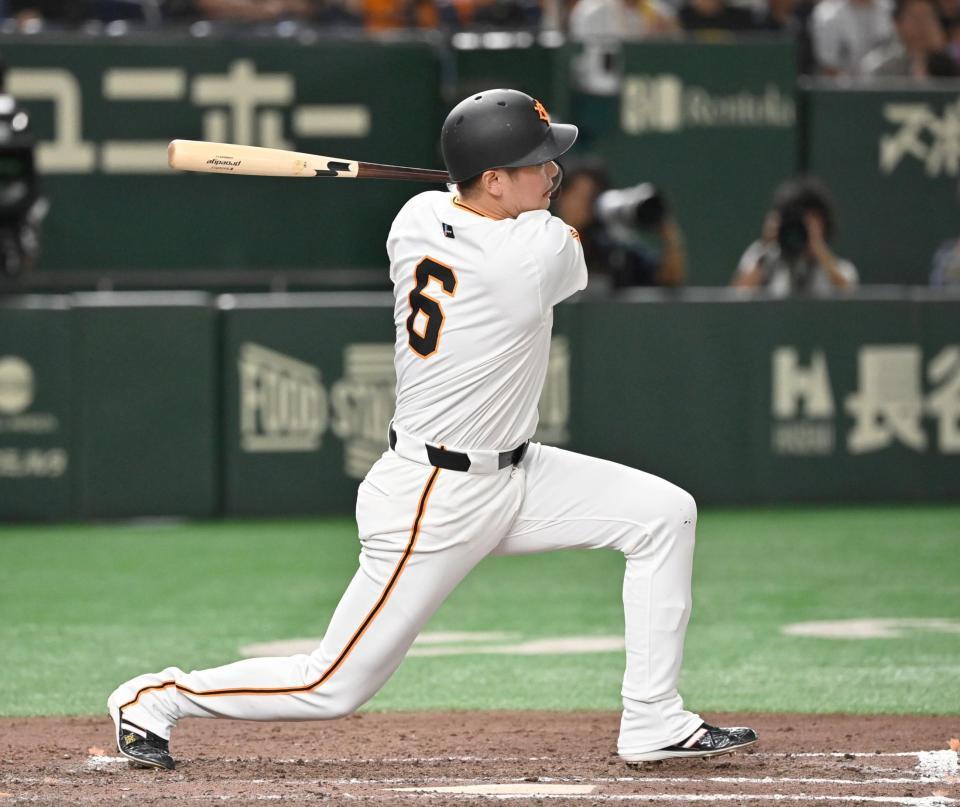 　９回、代打・坂本が中前にサヨナラ２点打を放つ