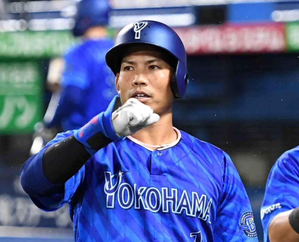 　６回、桑原は５号３ランを放ち「デスターシャ！」（撮影・佐藤厚）