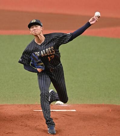 　力投する先発の曽谷（撮影・西田忠信）