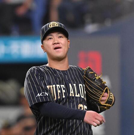 　６回、柳町に勝ち越し打を許した才木（撮影・西田忠信）