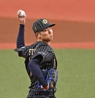 　力投する先発の曽谷（撮影・西田忠信）