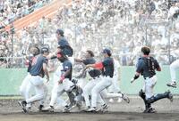 　優勝を決め、米国は歓喜のウォーターシャワー