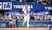 　２回、浦田の２点適時打で勝ち越しを許し、ぶ然とする藤浪（撮影・佐藤厚）