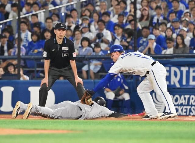 巨人 代走の増田大が痛恨のけん制死 九回反撃ムードが消滅 リクエスト