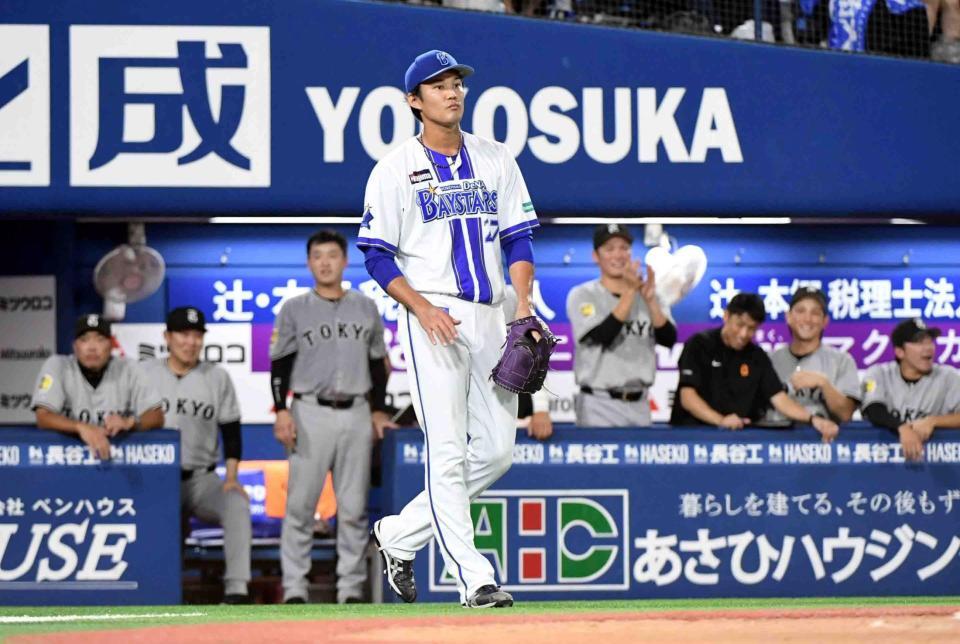 　２回、浦田の２点適時打で勝ち越しを許し、ぶ然とする藤浪（撮影・佐藤厚）
