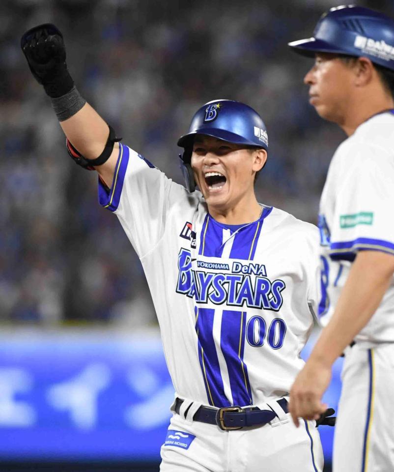 　４回、林は中前に同点適時打を放ち、雄叫びを上げる（撮影・佐藤厚）