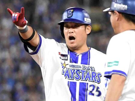 　４回、２点適時打を放ち、ベンチに向かって声を上げる筒香（撮影・佐藤厚）