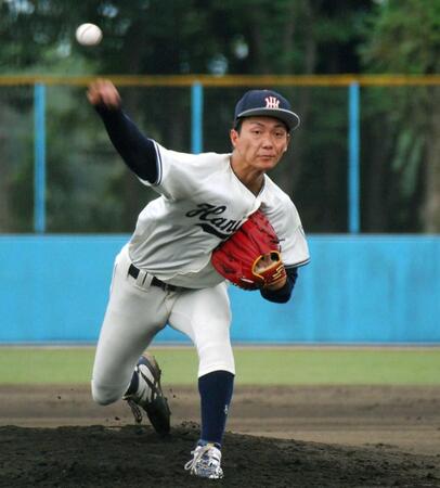 　先発して力投する花園大・藤原（撮影・北村孝紀）