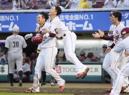 楽天・小郷　球団通算２０００号でサヨナラ勝ち「意味が分からないぐらい感触が良かった」