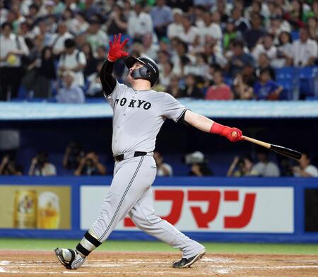 　２回、リチャードが左越えに同点２ランを放つ