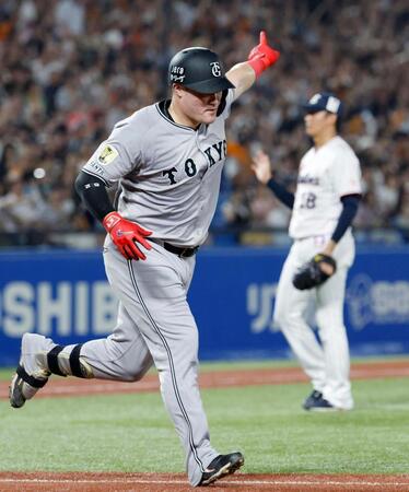 　２回、２ランを放ったリチャード。奥は奥川