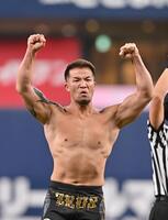 　京セラドームに登場した大阪プロレスのゼウス（撮影・西田忠信）